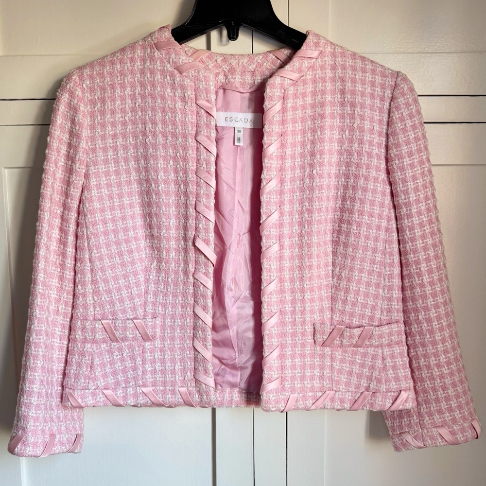 Escada Pink & White Boucle Tweed Cropped Blazer Ribbon Trim